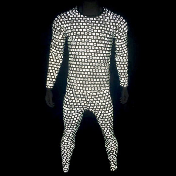 MW Reflective Monogram Stretchy Leggings - Picture 2 of 3